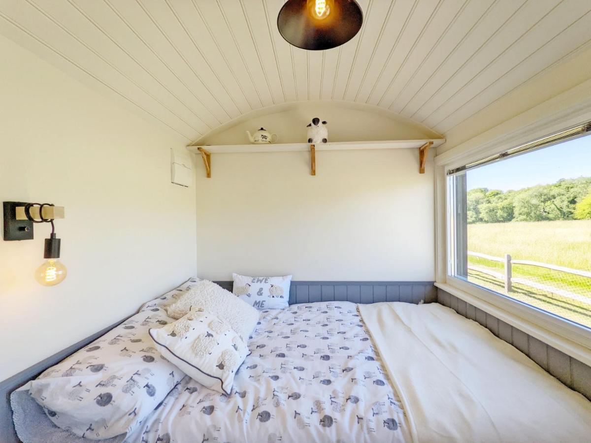 Crabden Shepherd Hut - Blendworth Villa Waterlooville Exterior photo