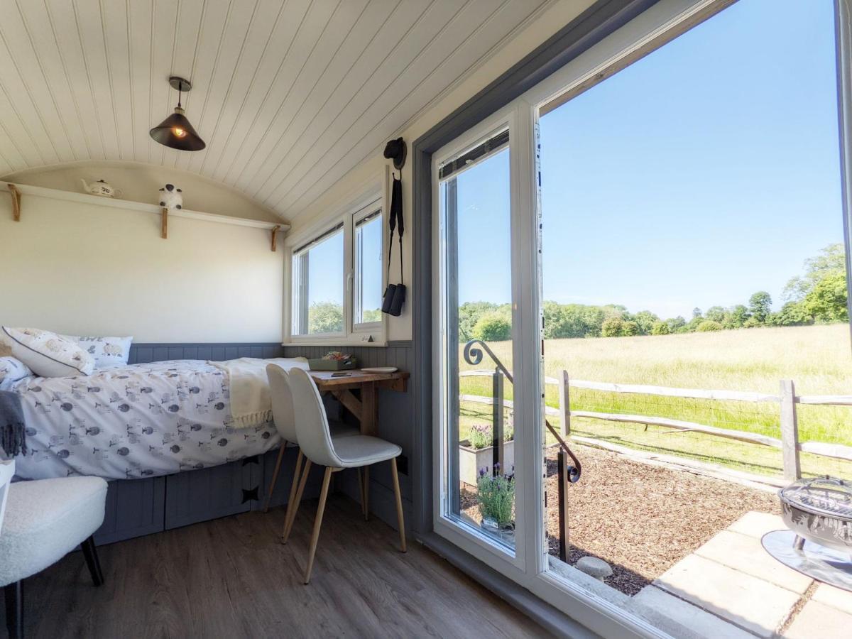 Crabden Shepherd Hut - Blendworth Villa Waterlooville Exterior photo