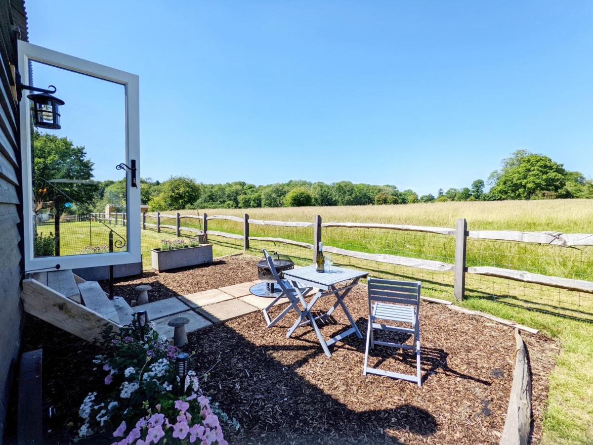 Crabden Shepherd Hut - Blendworth Villa Waterlooville Exterior photo